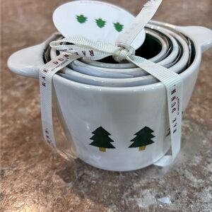Rae Dunn Christmas Tree Measuring Cups NWT. Excellent condition older set